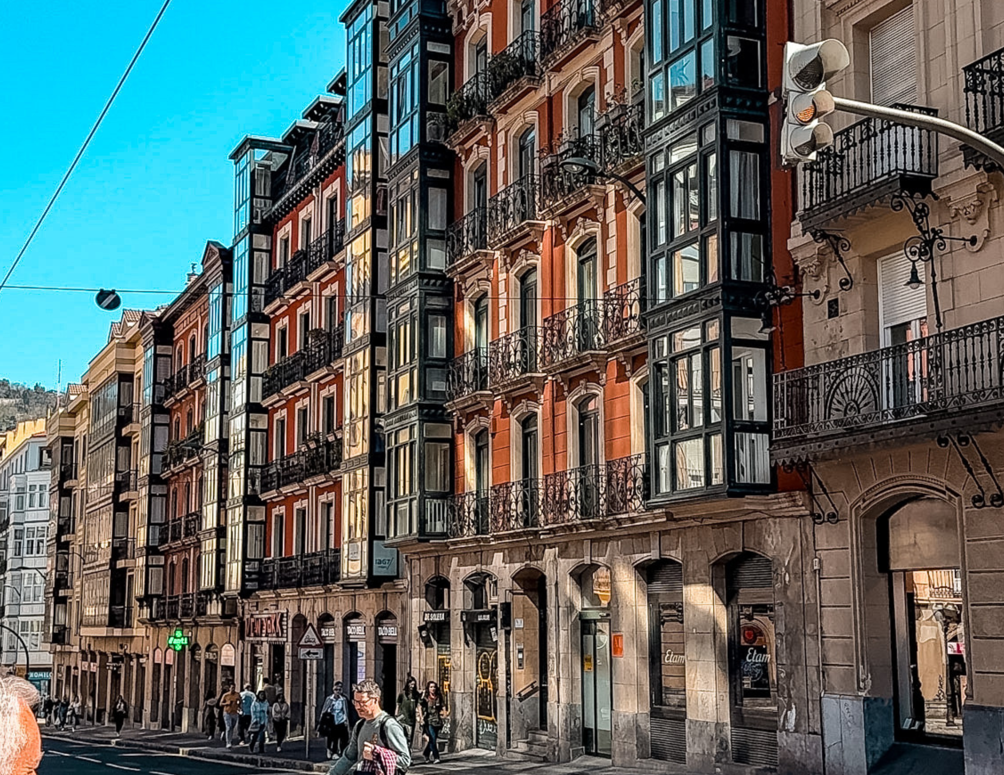 Bilbao Travel Guide (3).png